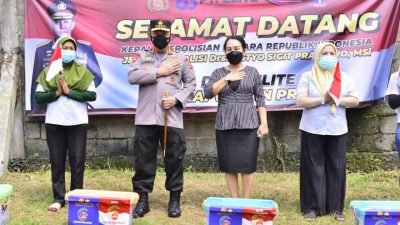 Terdampak PPKM, Polda Banten Salurkan 1000 Paket Sembako Kepada Buruh dan Masyarakat di Tangerang