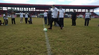 Laga Perdana Persi Halsel Vs Persiter Ternate di GOR Halsel