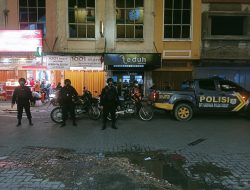 Ciptakan Sitkamtibmas Kondusif, Brimob Poldasu Bersama TNI Laksanakan Patroli di Malam Hari