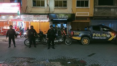 Ciptakan Sitkamtibmas Kondusif, Brimob Poldasu Bersama TNI Laksanakan Patroli di Malam Hari