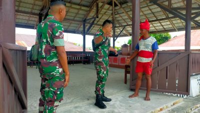 Jalin Komsos, Anggota Satgas Yonarhanud 11/WBY Dikenalkan Adat Istiadat Desa Waai, Salahutu