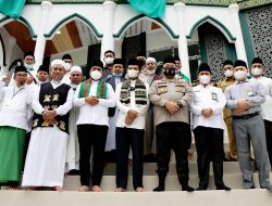 Bupati Pelalawan Serahkan 100 Juta Kepada Masjid Jami’ Pangkalan Kerinci