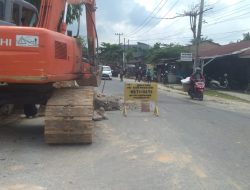 Terkait Jalan Parit Indah Yang Berlubang dan Longsor, Ini Tanggapan Dari Kadis PUPR