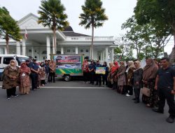 Wako Lepas Rombongan PGRI dan Disdikbud Bukittinggi Salurkan Bantuan Untuk Pasaman