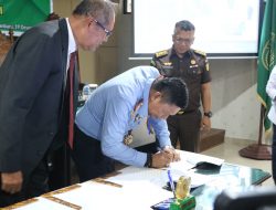 DUKUNG IMPLEMENTASI APLIKASI E-BERPADU, KANWIL KEMENKUMHAM RIAU TANDA TANGANI MOU DENGAN PENGADILAN TINGGI RIAU