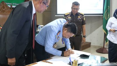 DUKUNG IMPLEMENTASI APLIKASI E-BERPADU, KANWIL KEMENKUMHAM RIAU TANDA TANGANI MOU DENGAN PENGADILAN TINGGI RIAU