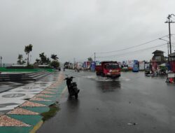 Diguyur Hujan Sehari, Sejumlah Titik Jalan Raya Kota Labuha Dilanda Banjir