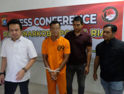 Ditresnarkoba Polda Riau Gerebek Rumah di Pangeran Hidayat Pekanbaru, Puluhan Butir Pil Extasi di Amankan