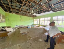 Plafon Kelas XI SMAN 1 XIII Koto Kampar Roboh, Aktivitas Belajar Mengajar Dipindahkan