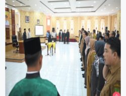 Sekda Rohil Lantik Dua Pejabat Administrator, Tegaskan Profesionalisme dan Responsivitas Pelayanan Publik