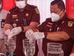 Kajari Dumai Lakukan Pemusnahan Barang Bukti Tindak Pidana Umum Yang Sudah Inkracht