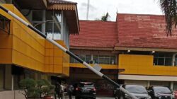 KPK Datangi Kantor Disdik Riau, Pintu Pagar Ditutup dan Dijaga Ketat