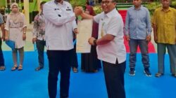 Kepala BPN Inhu serahkan 80 Sertipikat Tanah Aset Pemda