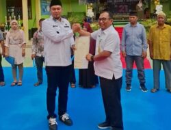 Kepala BPN Inhu serahkan 80 Sertipikat Tanah Aset Pemda