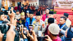 Panglima Tengah Dt. Hasbullah Dampingi Kapolda dalam Sesi Wawancara pada Kegiatan Buka Puasa Bersama di Batam