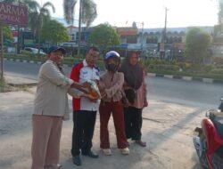 PWMOI Pelalawan Kolaborasi dengan Polsek Pangkalan Kerinci Berbagi Takjil