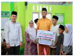 Safari Ramadhan di Kuok, Wabup Kampar Serahkan Santunan dan Bantuan Masjid