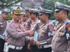 Ditlantas Polda Riau Beri Reward 6 Personel Satuan PJR Serta Penyerahan Bibit Pohon, Ini Sebabnya
