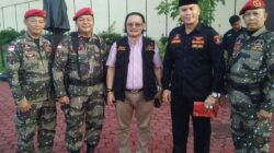 Hari Bhayangkara ke-80, Ketua DPC GRIB Jaya Kota Pekanbaru S. Hondro Dampingi Ketua DPD GRIB Jaya Riau Martin Purba Hadiri Upacara di Polda Riau