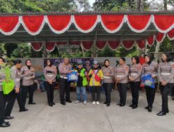 Peringatan Polwan ke-78, Polantas Karib Rangkul Ibu-Ibu Ojol Pekanbaru Di Jumat Berkah